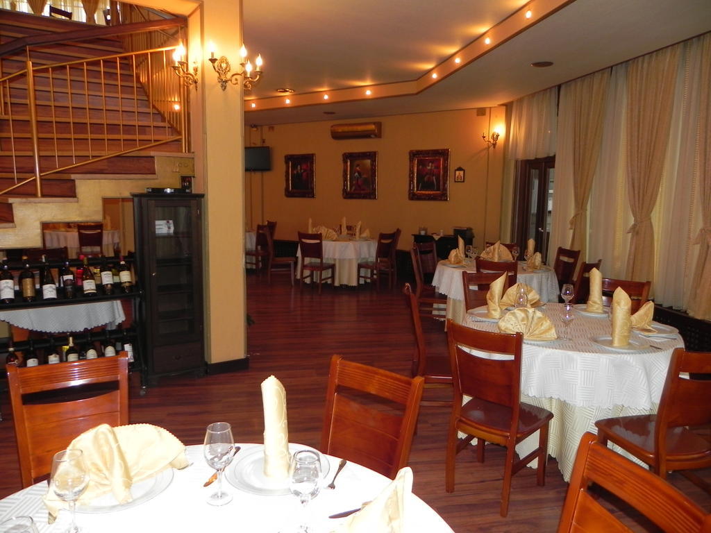 קלרשי Hestia Hotel מראה חיצוני תמונה