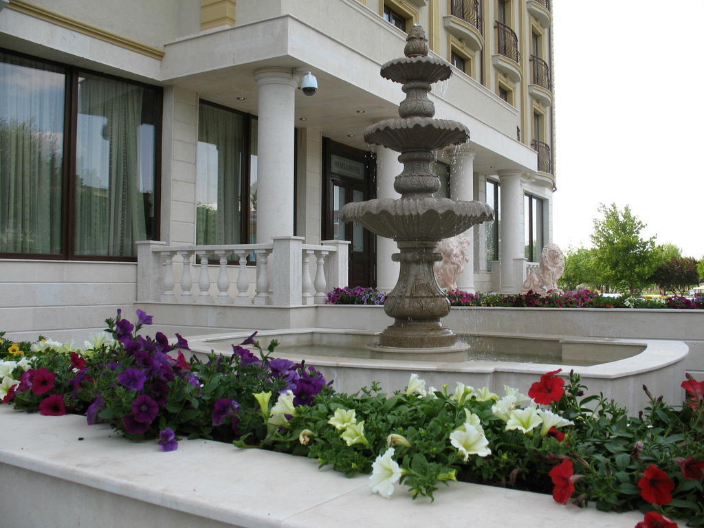 קלרשי Hestia Hotel מראה חיצוני תמונה